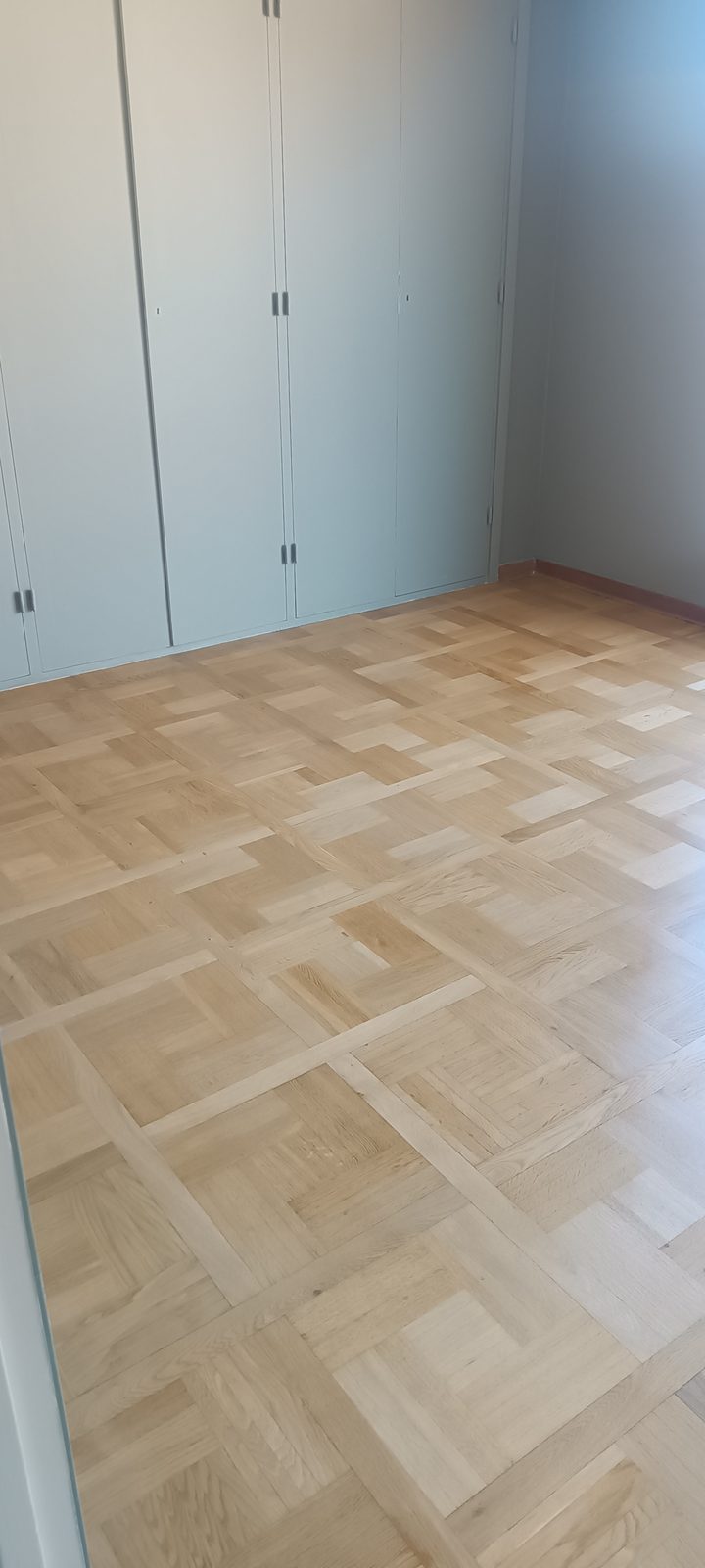 Ponçage et vitrification d'un parquet Chêne Naturel