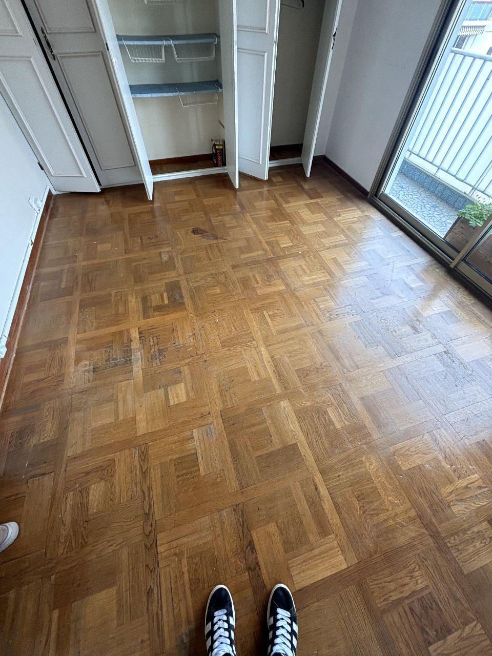 Ponçage et vitrification d'un parquet Chêne Naturel